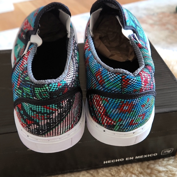 NWT IOB Vintage Women's Textura Rojo Slip-on Sneakers - Picture 6 of 13